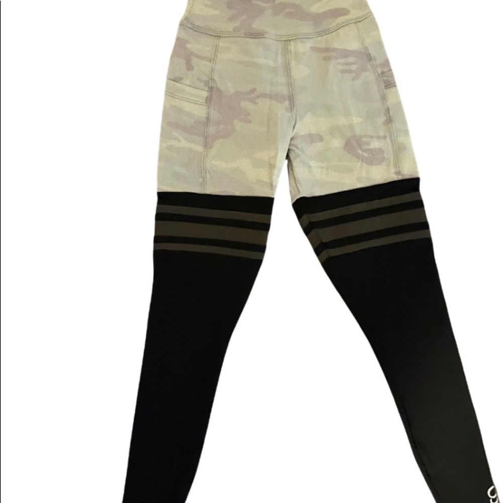 Bombshell camo leggings size small